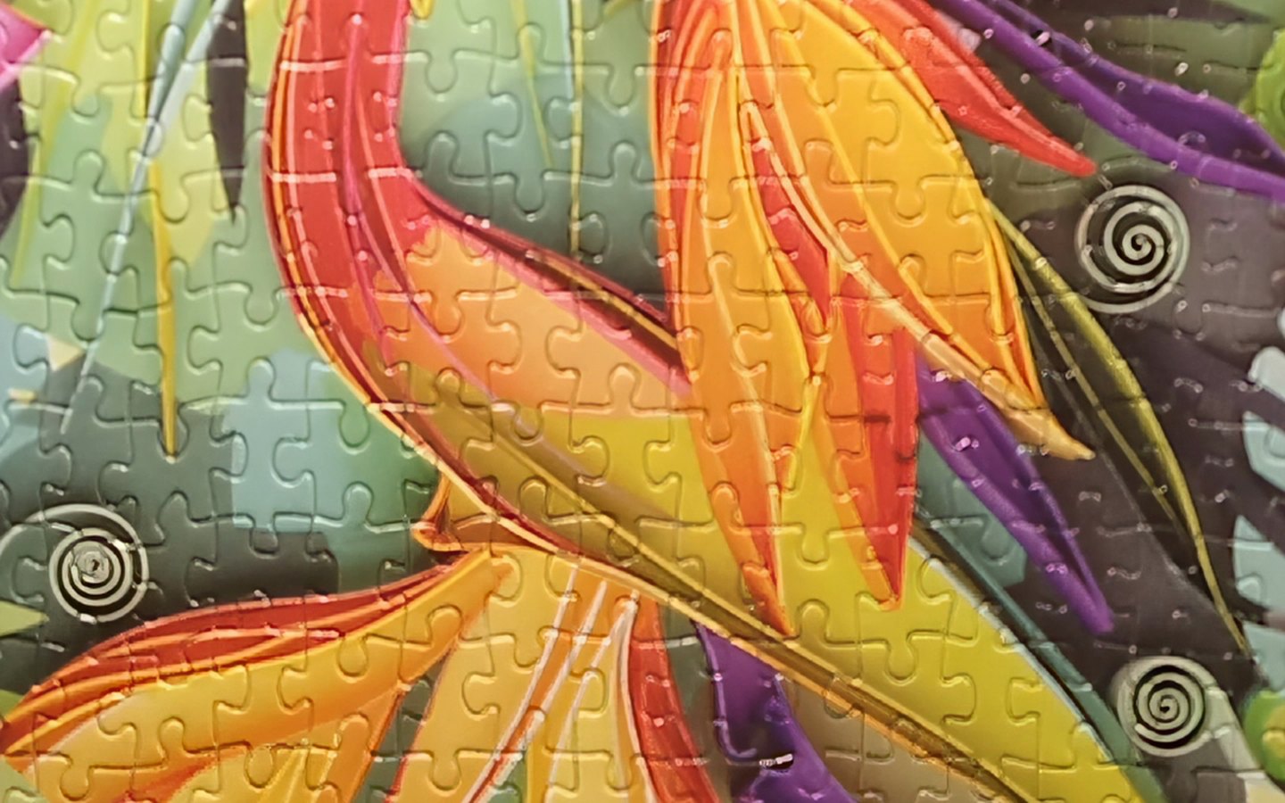 Detalle de un rompecabezas de flores tropicales ya armado